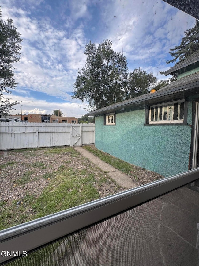 930 N 6th St, Bismarck, ND 58501 - photo 3