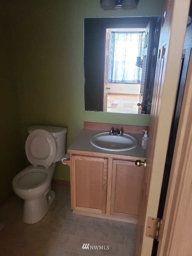 213 Groff Ave NW, Orting, WA 98360 - photo 4