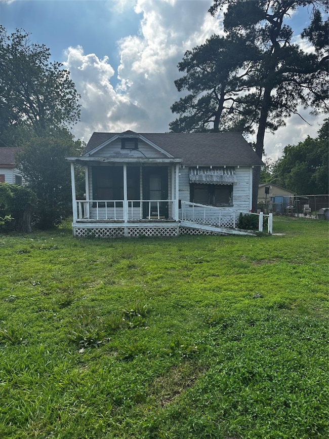 6301 Gay St, Houston, TX 77022 - photo 2