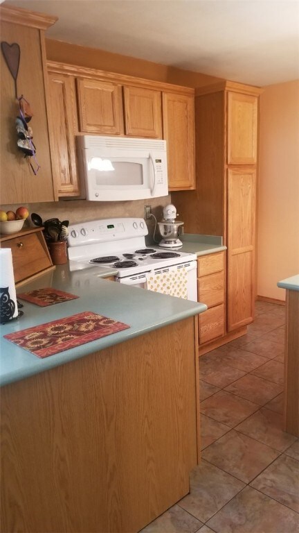 3027 Loveland Ave, Erie, PA 16506 - photo 4