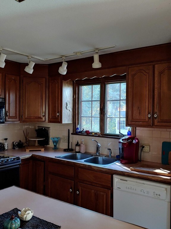 24 Hayes Ave, Feeding Hills, MA 01030 - photo 3