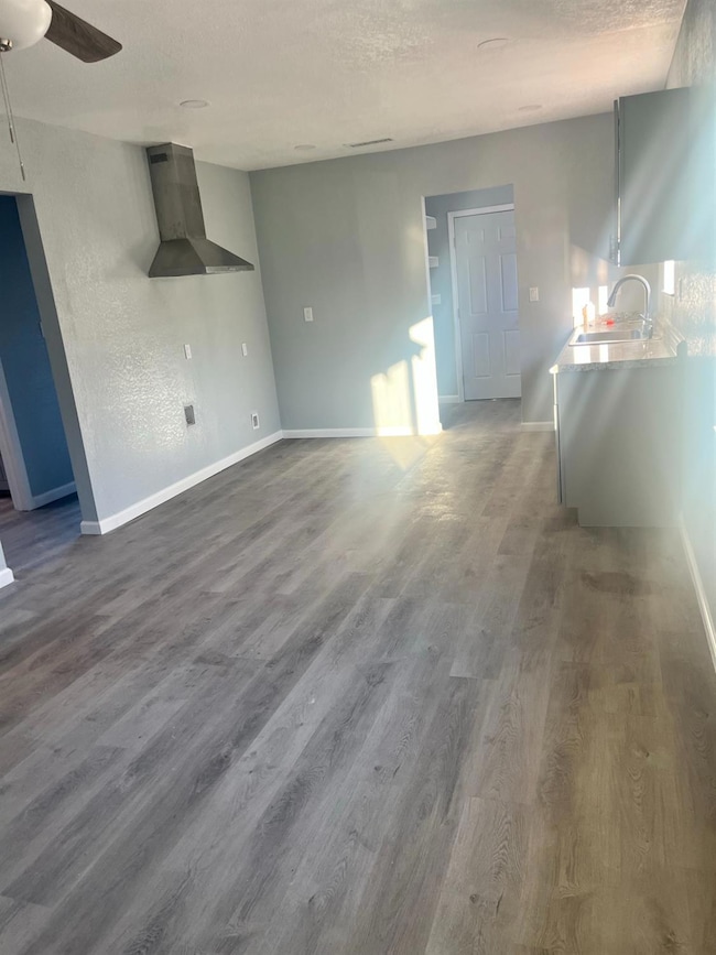 392 N Ferger Ave, Fresno, CA 93701 - photo 4