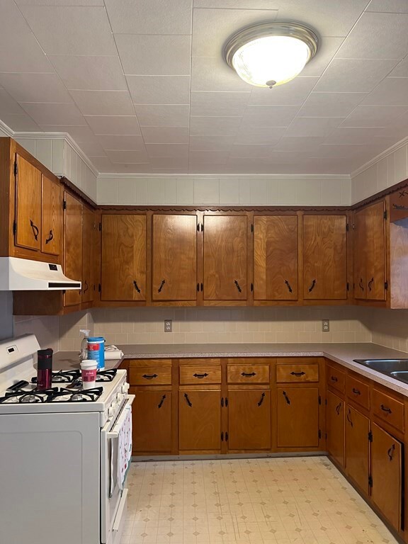 365 Montaup St unit 3 West, Fall River, MA 02724 - photo 6