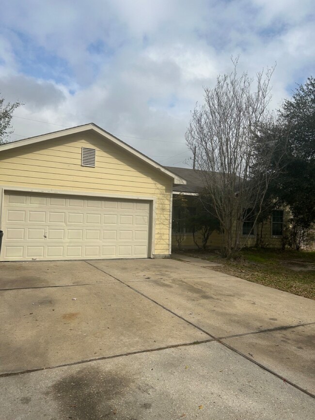2502 Drayton Ln, Houston, TX 77088 - photo 2