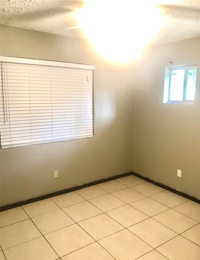 4633 Briscoe St, Houston, TX 77051 - photo 6