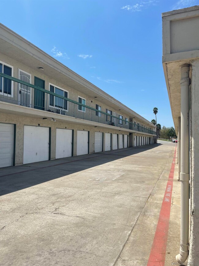 12716 Lakeshore Dr unit I, Lakeside, CA 92040 - photo 7