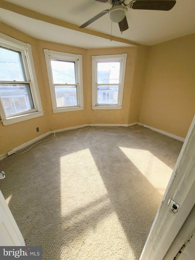 221 Warren St, Gloucester City, NJ 08030 - photo 5