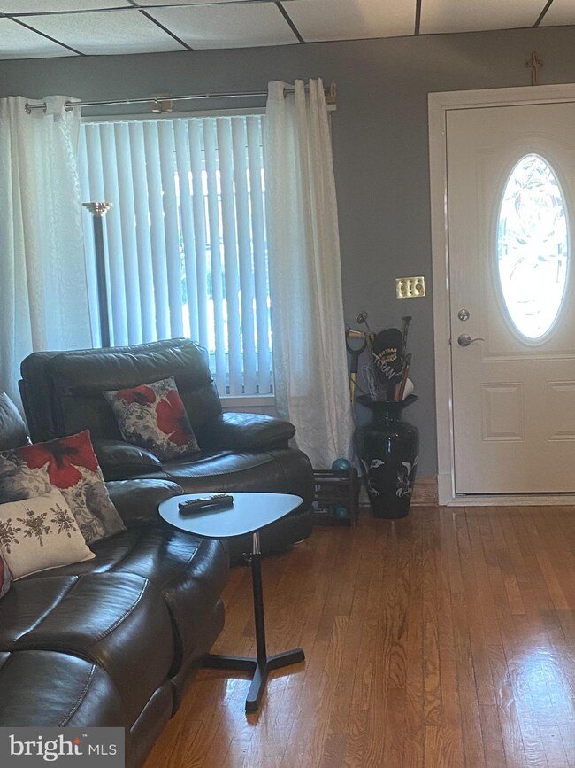 3810 Woodridge Rd, Baltimore, MD 21229 - photo 2