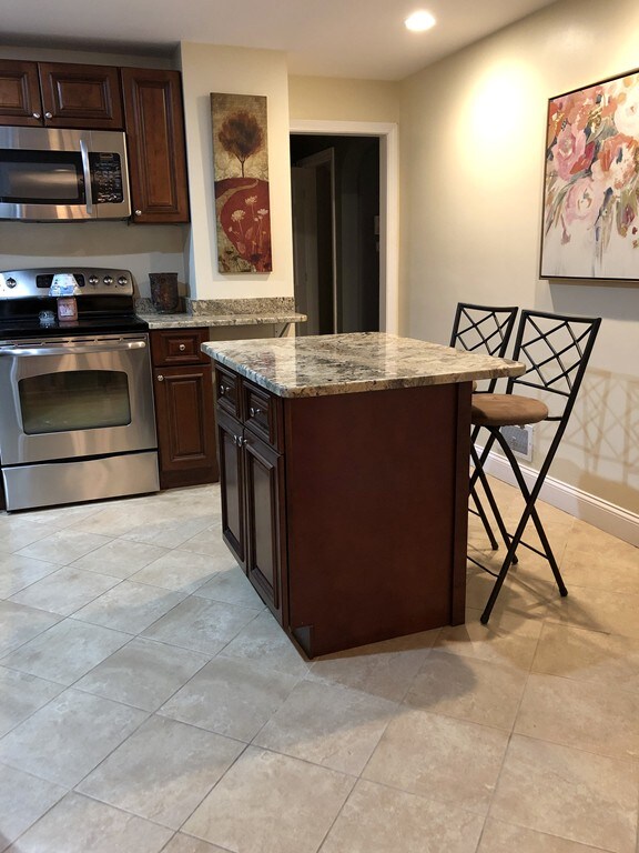 19 Hourihan St, Peabody, MA 01960 - photo 3