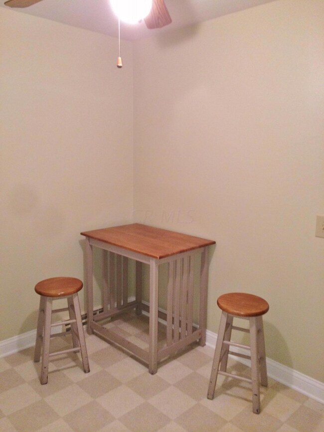 5277 Hedgewood Rd, Columbus, OH 43229 - photo 7