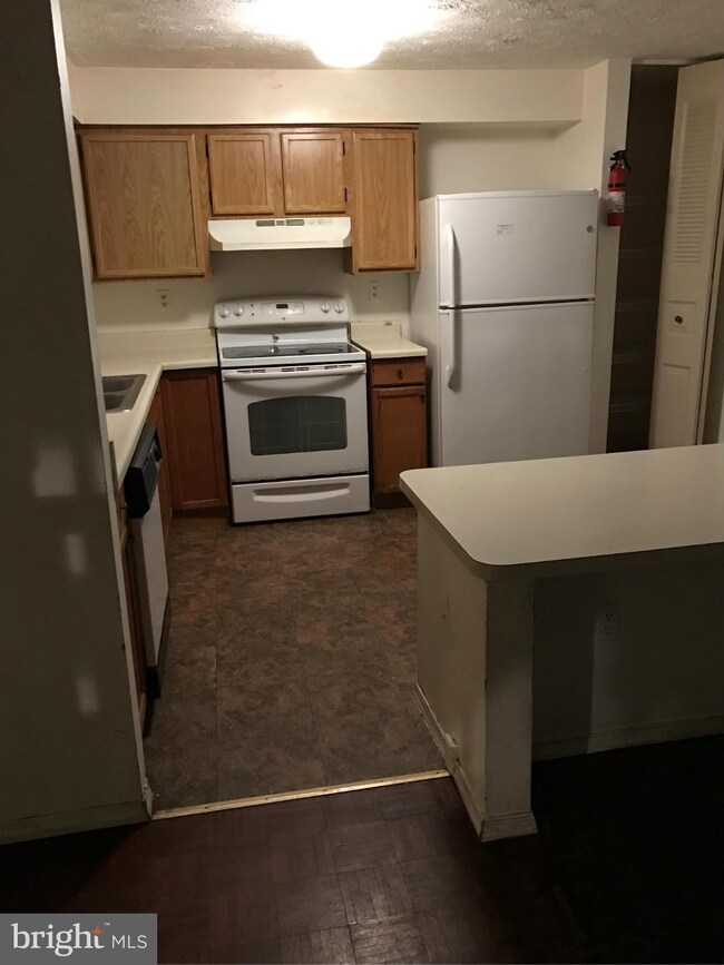 8216 Brucar Ct, Gaithersburg, MD 20877 - photo 4