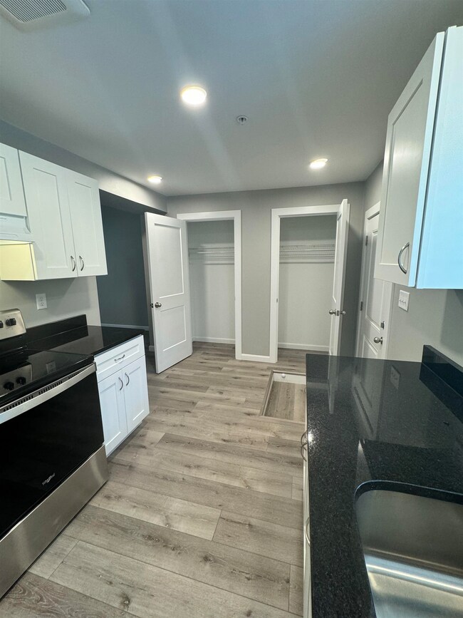 24 Monarch Way unit 104, Portsmouth, NH 03801 - photo 2