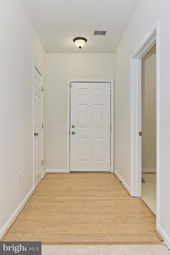 11338 Westbrook Mill Ln unit 204, Fairfax, VA 22030 - photo 7