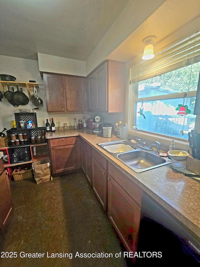 1014 W Northrup St, Lansing, MI 48911 - photo 4