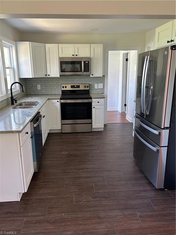 Kitchen all appliances convey
