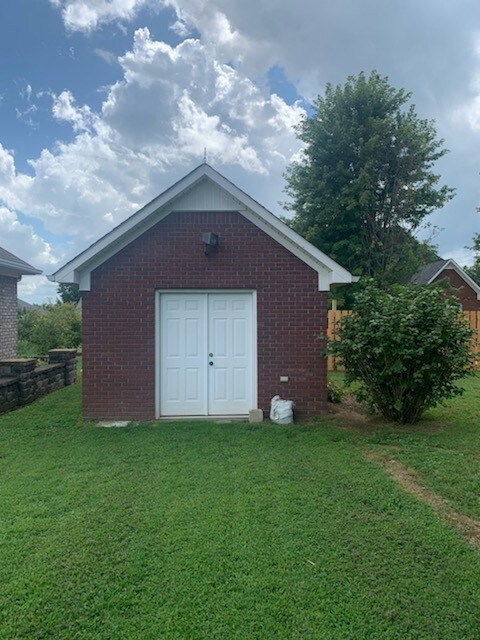 Storage building with power