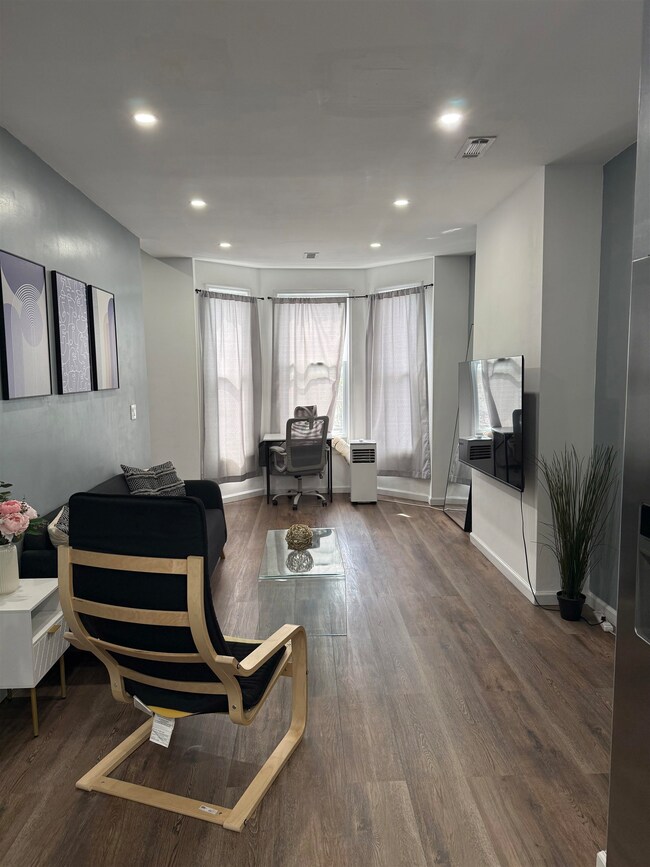 256.5 Fairmount Ave unit 2, Jc, Journal Square, NJ 07306 - photo 3