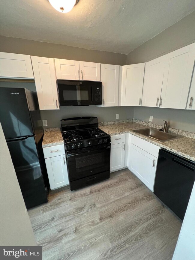 1102 Gleneagle Rd, Baltimore, MD 21239 - photo 7