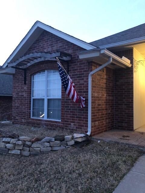 2117 NE 7th St, Moore, OK 73160 - photo 2