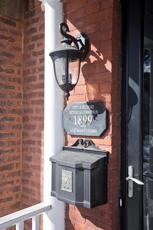 11 Linden St, Holyoke, MA 01040 - photo 2