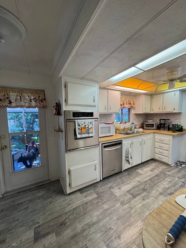 4654 Pittenger Dr, Sarasota, FL 34234 - photo 3