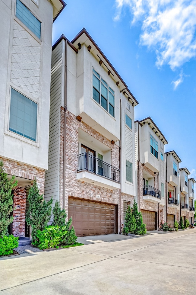 2209 Chenevert St unit C, Houston, TX 77003 - photo 2