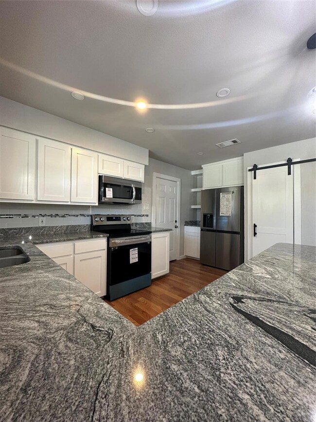 1304 Rebecca Dr, Gainesville, TX 76240 - photo 5