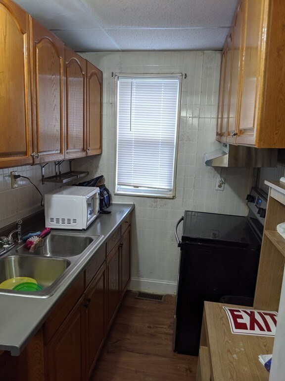 259 W 6th St unit 1, Lowell, MA 01850 - photo 6