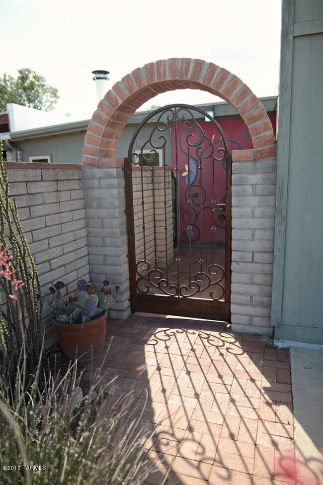 side gate