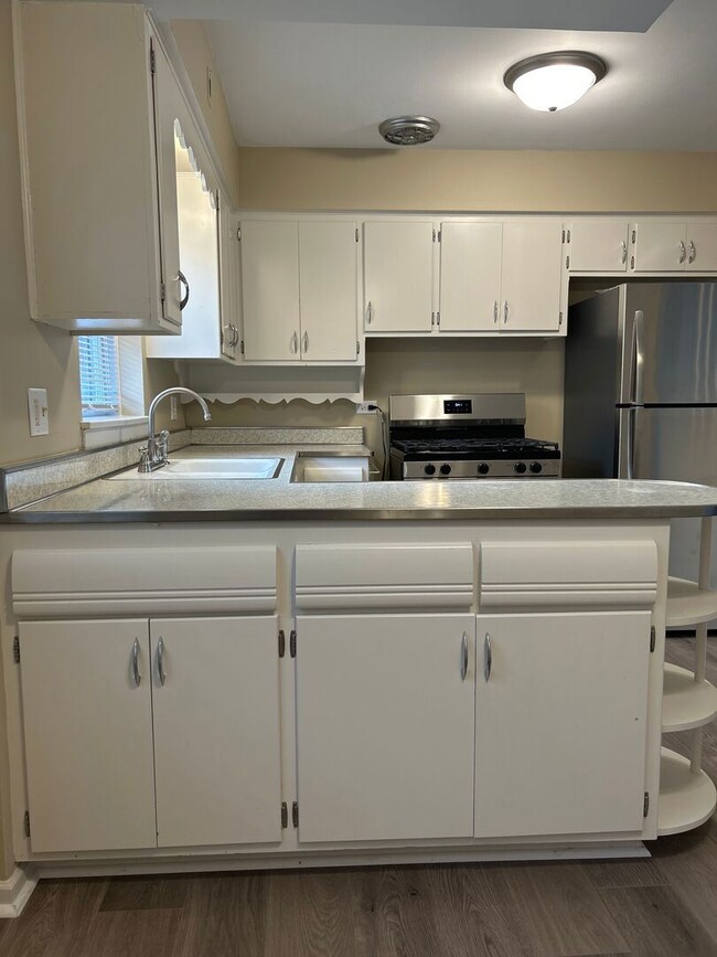 7118 W Windsor Ave unit 2F, Berwyn, IL 60402 - photo 3