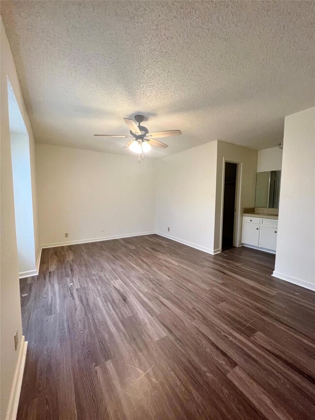 202 Jackson St unit 8, Weatherford, TX 76086 - photo 6