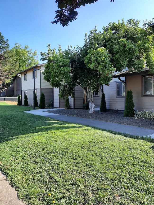 189 NW Glenhart Ave, Winston, OR 97496 - photo 4