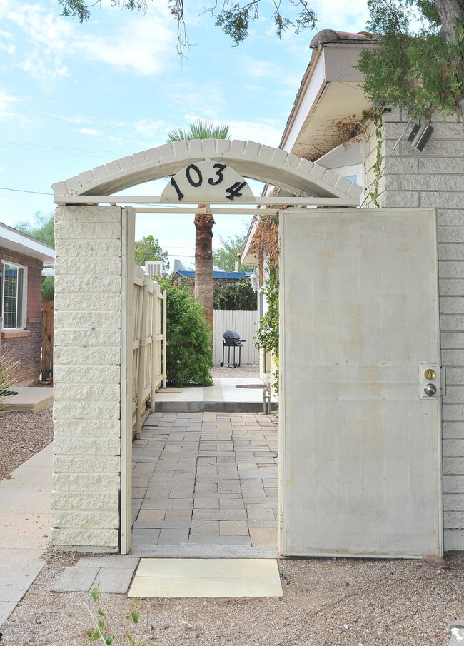 Gated courtyard entry!