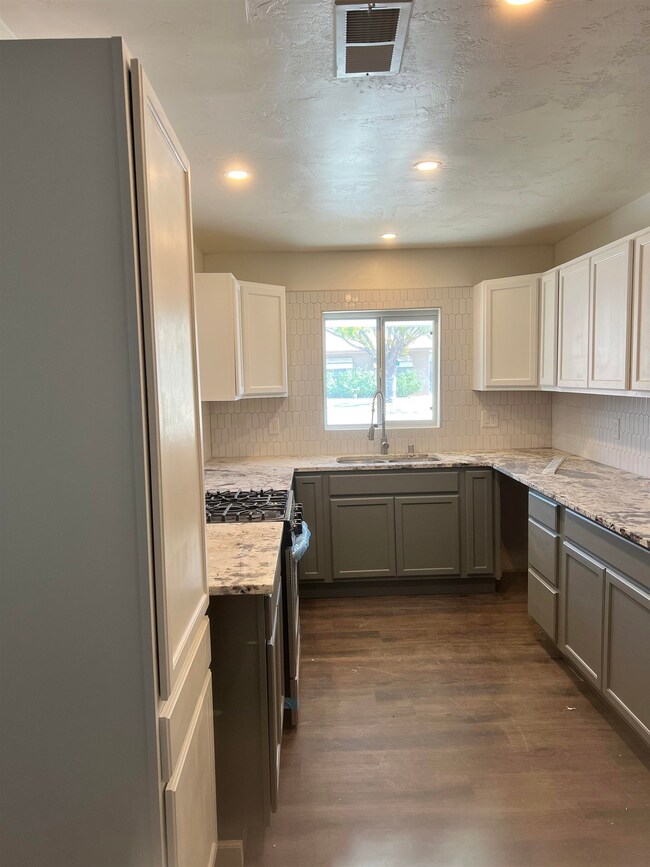 2411 Princeton Ave, Alamogordo, NM 88310 - photo 5