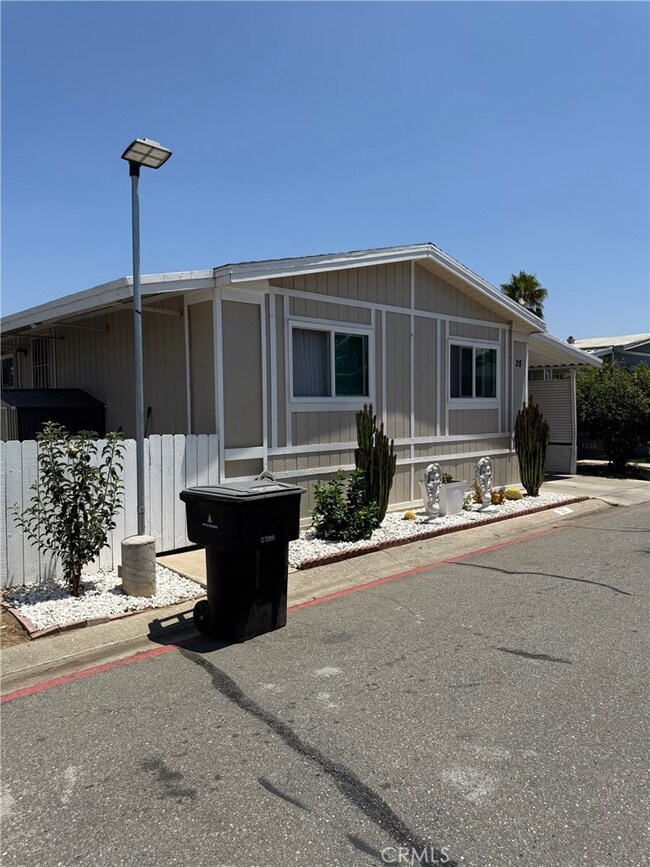 3883 Buchanan St unit 28, Riverside, CA 92503 - photo 2
