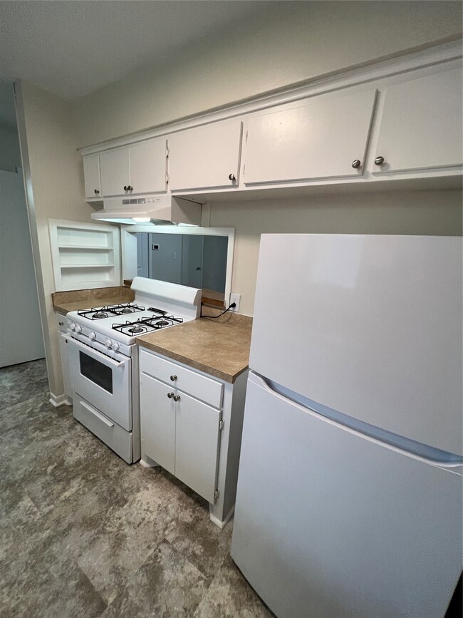 2400 5th St unit 16, Bay City, TX 77414 - photo 6