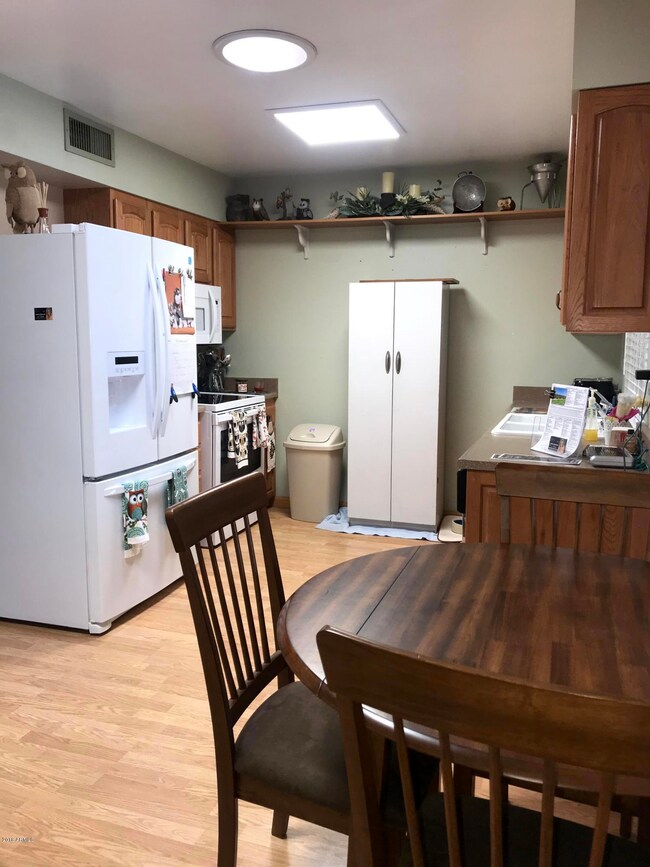 11138 W Emerald Dr unit 185, Sun City, AZ 85351 - photo 6