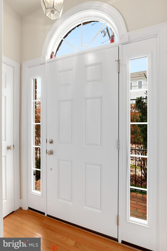 100 Washington Square Ct, Occoquan, VA 22125 - photo 3