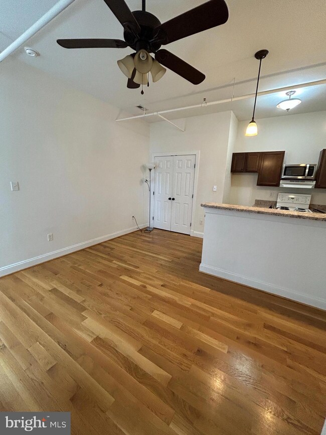 302 N Cameron St unit 205, Winchester, VA 22601 - photo 3