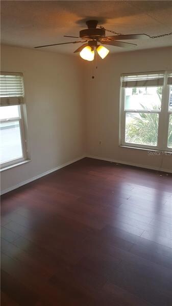 Bright Master with Extra Window & Laminate Floorin