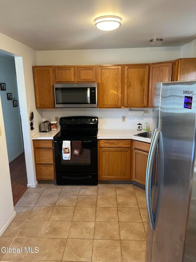 22 Hillcrest Ave, Schenectady, NY 12304 - photo 4