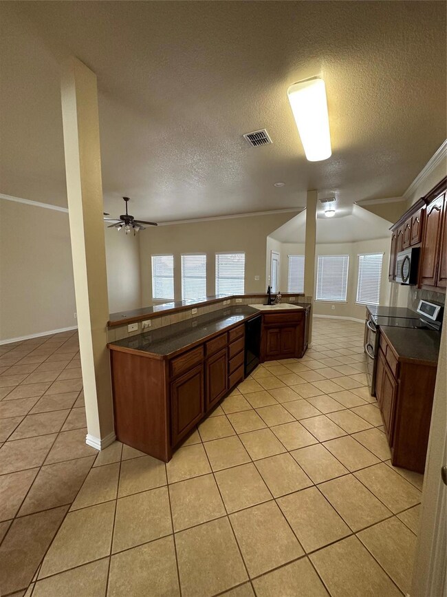 111 Churchill Cir, Weatherford, TX 76085 - photo 7