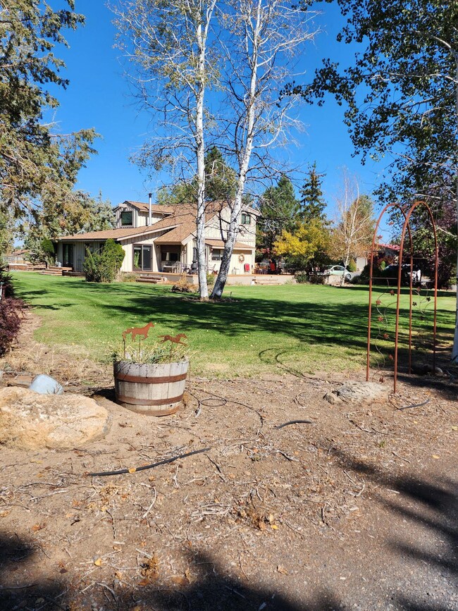 18625 Couch Market Rd, Bend, OR 97701 - photo 5