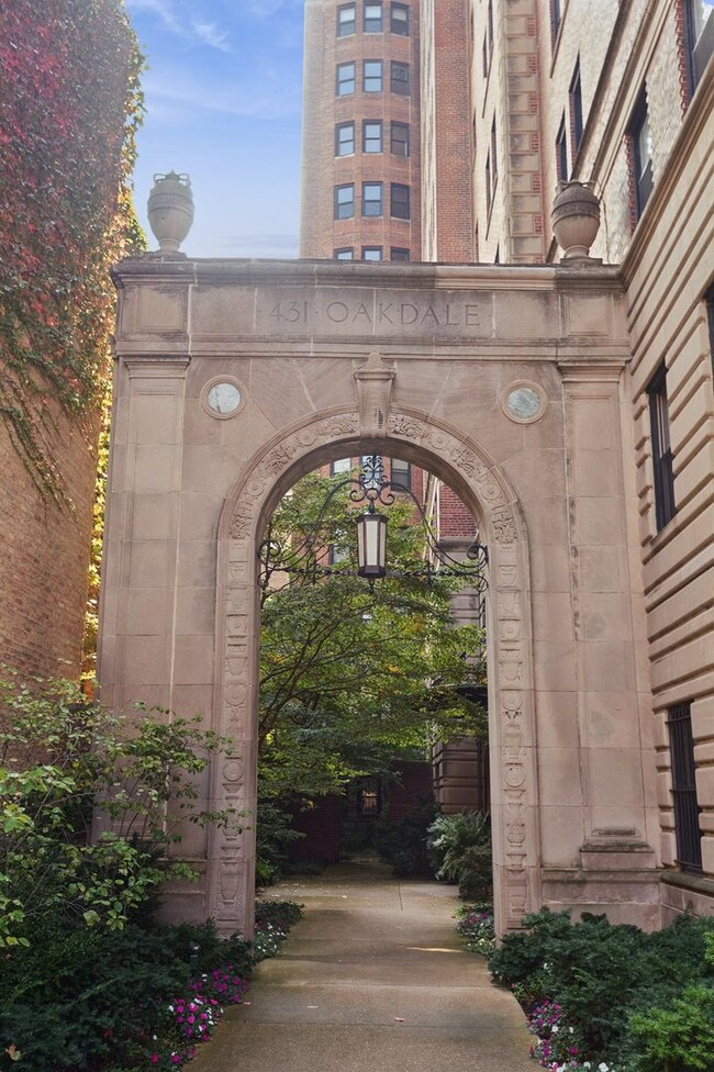 Oakdale Towers unit 14C, Chicago, IL 60657 - photo 2