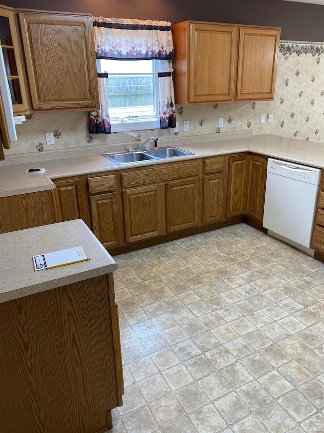 240 Old Hickory Ln, Geneva, IN 46740 - photo 3