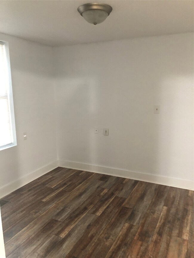 504 Percival St unit B, Tomball, TX 77375 - photo 6