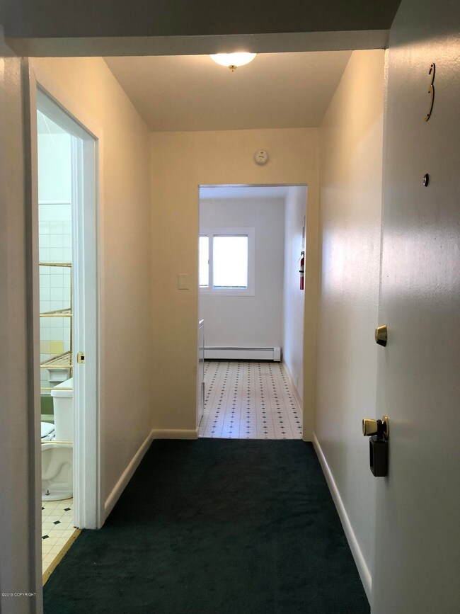 3905 Iowa Dr unit 3, Anchorage, AK 99517 - photo 2
