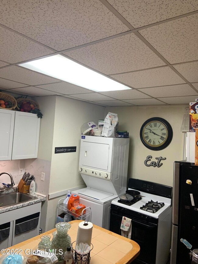 24 Cottage St, Troy, NY 12180 - photo 5