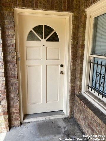 247 E Lullwood Ave unit FRONT, San Antonio, TX 78212 - photo 4