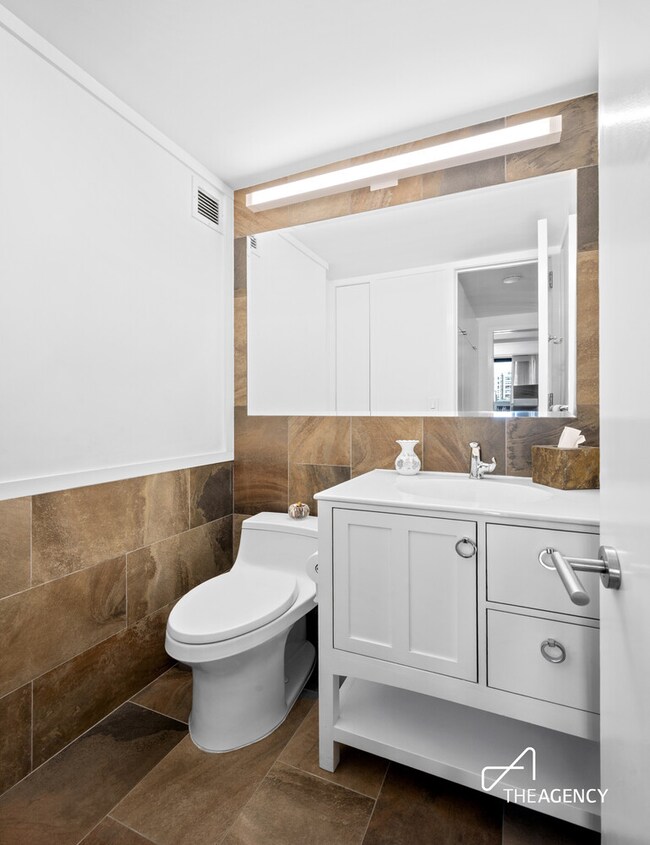 Carriage House unit 8C, New York, NY 10075 - photo 7